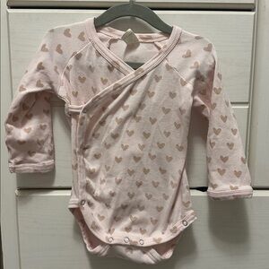 Kate Quinn ribbed heart bodysuit 18-24